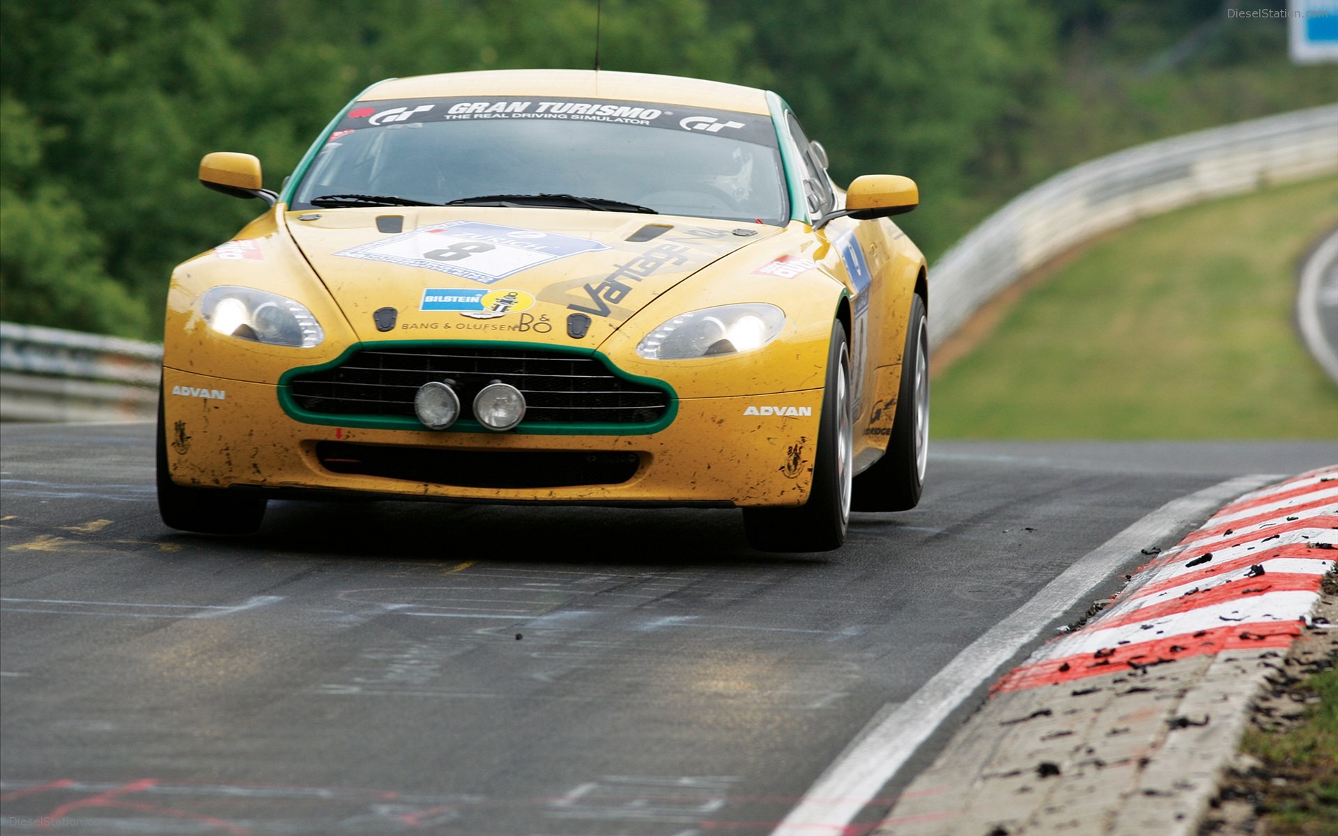 Aston Martin V8 Vantage N420 2011